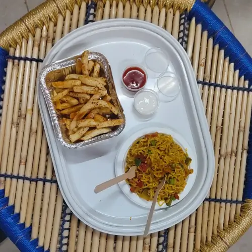 Maggi And Sankes At Sahu Chai